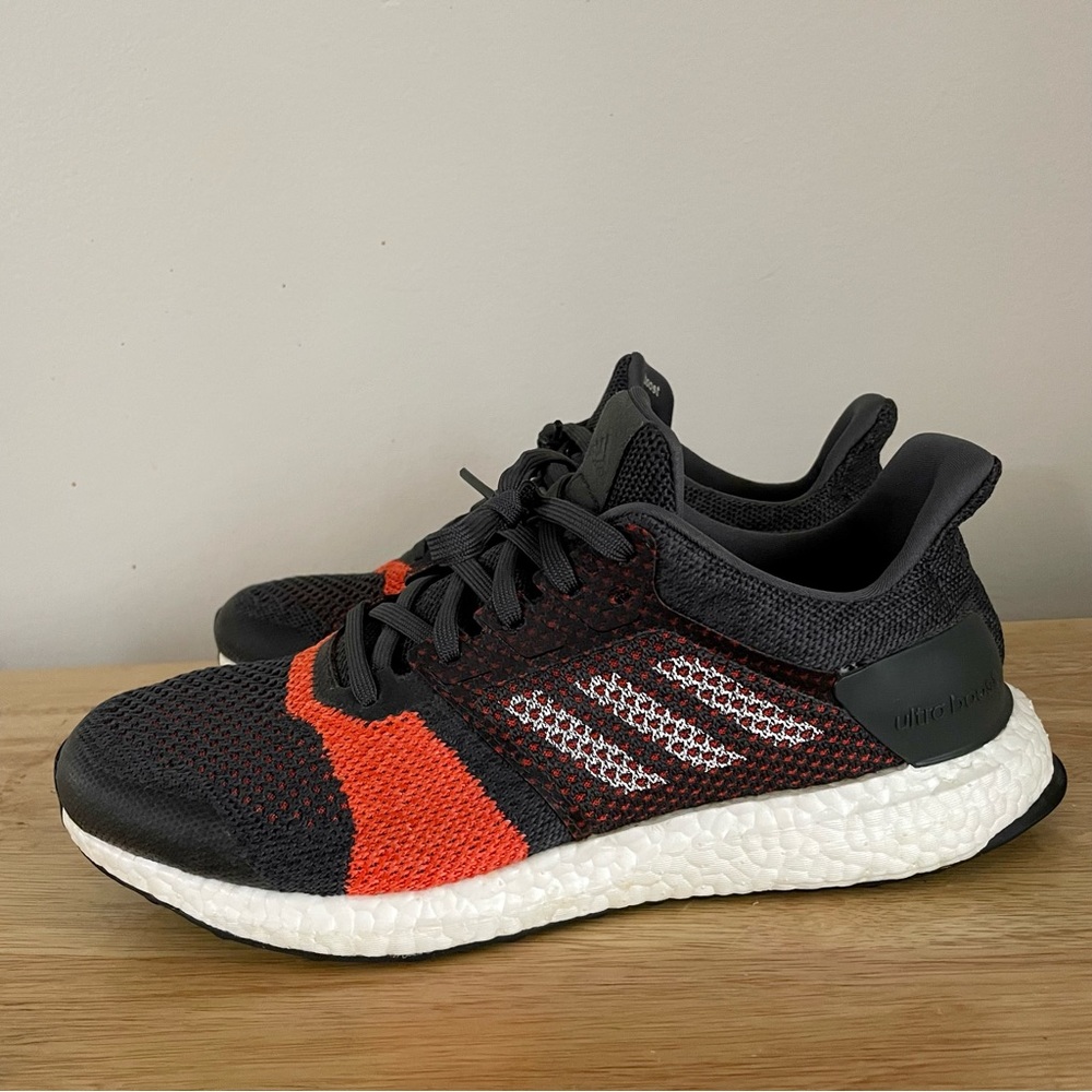 adidas UltraBOOST ST Men’s 9.5 in Gray and Orange Original Box
